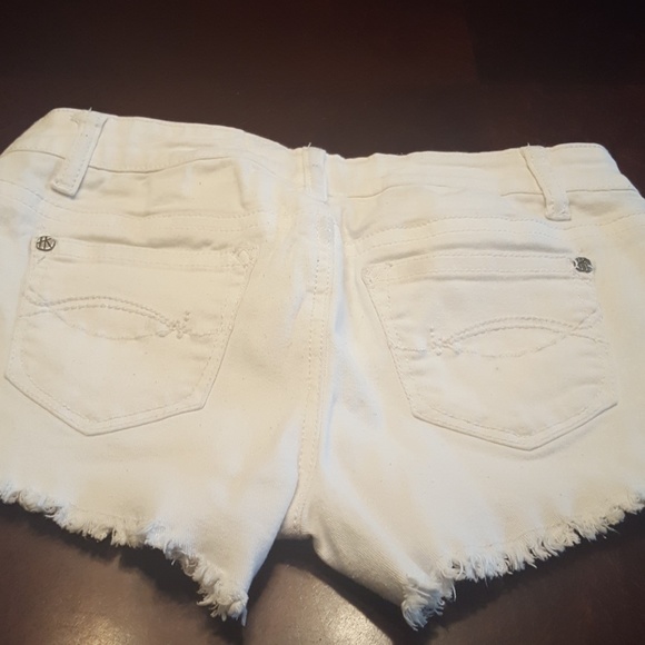 White shorts with silver and black sequins size 7 - Picture 2 of 2